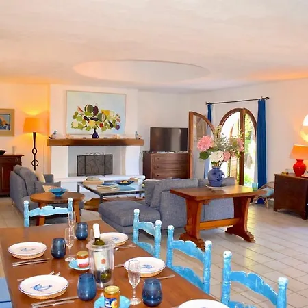 Sycorax, Waterfront With Private Jetty And Buoy Villa