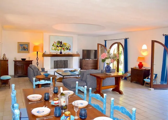 Sycorax, Waterfront With Private Jetty And Buoy Villa